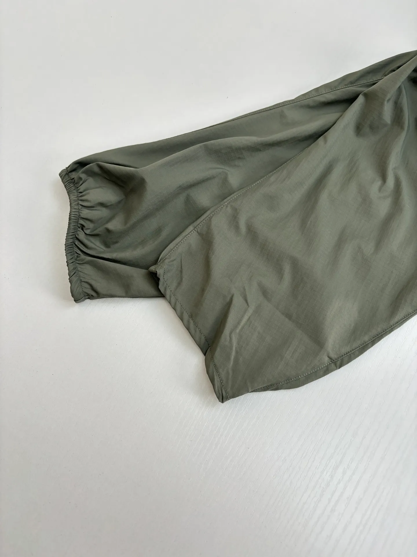ARC‘TERY ， ， 。 ， 。 ，Squamish ， ， 。 ， ， ， 。 、 ，Arcteryx Squamish 。 Size：S/M/L/XL/XXL